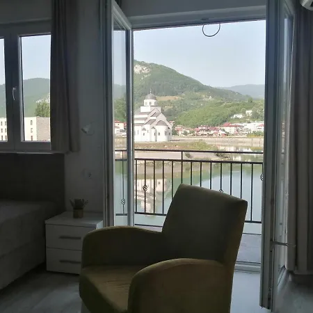 Leolaz Apartmán *