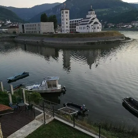 Leolaz Apartment *